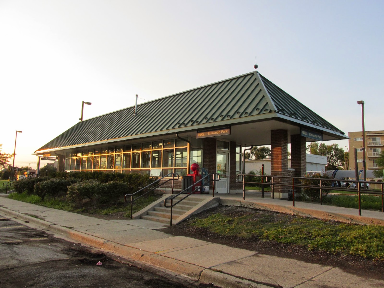 Eddie's Rail Fan Page The Elmwood Park Metra commuter rail station at